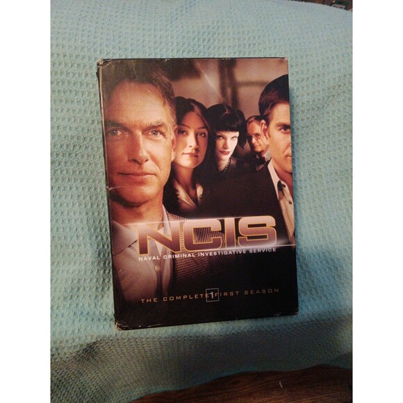 NCIS - The Complete First Season (DVD, 2006, 6-Disc Set) - Picture 1 of 3